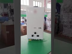 시연: 현대적인 가정을 위한 우아한 블랙 디스플레이와 노브가 있는 13L 연도식 가스 온수기